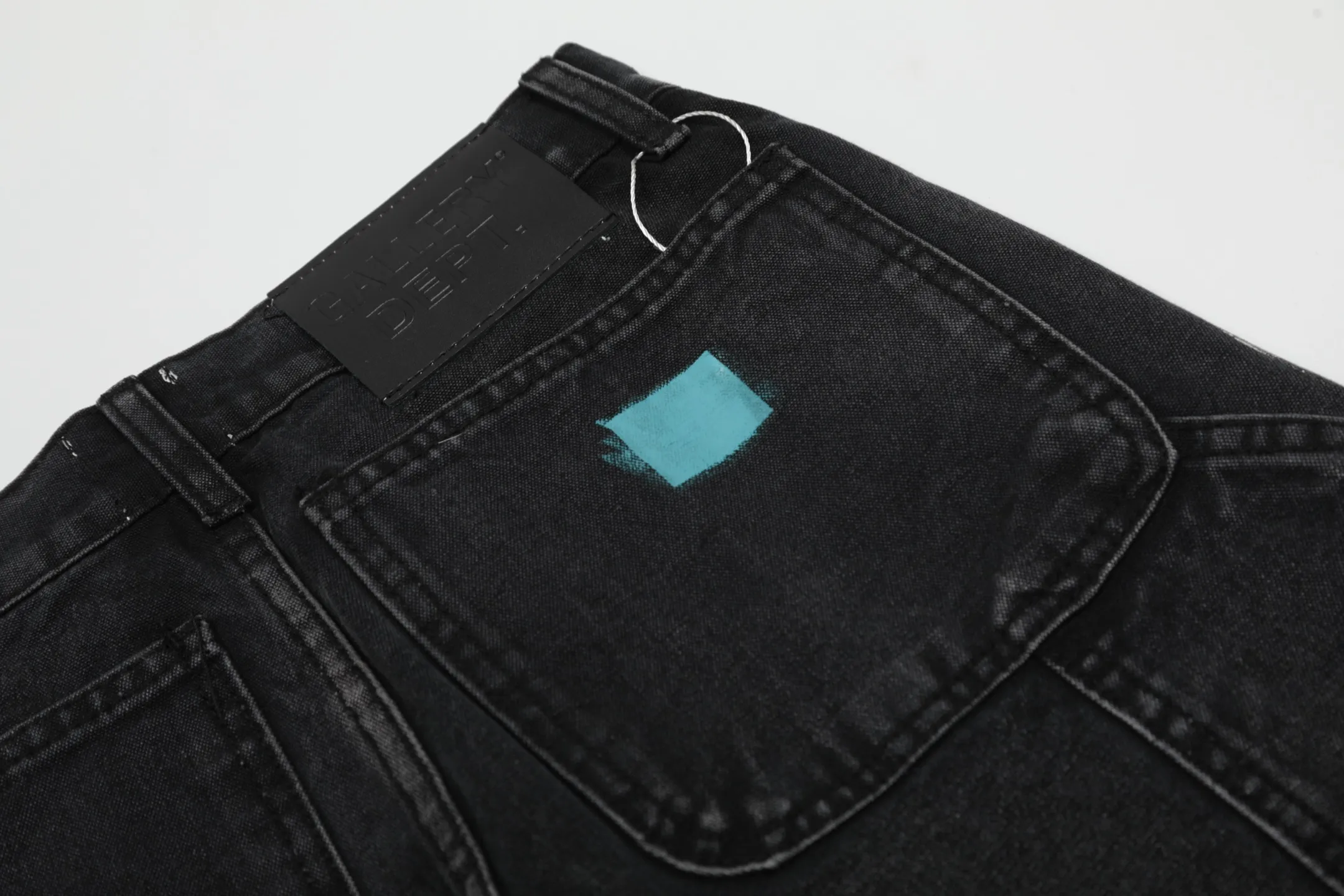 #8168 P250💰 GALLERY DEPT American retro splash-ink splicing micro-horn logging overalls raw edge jeans - Original purchase and pattern making to truly restore the ultimate texture of Vintage - Original hardware accessories, washed and other elevators, QR code analysis are all purchased from the original factory, high degree of restoration, welcome to compare with a certain product ~ - Three-dimensional version Loose and comfortable, not picky about the figure, taller and slimmer, factory Seiko, original factory quality control, same style for men and women, can be matched with couples Versatile recommendation: must-have jeans for all seasons Size: S-XXL (28-36)